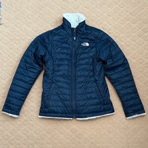 The North Face Girls Large Reversible Mossbud Dark Blue Puffer Jacket